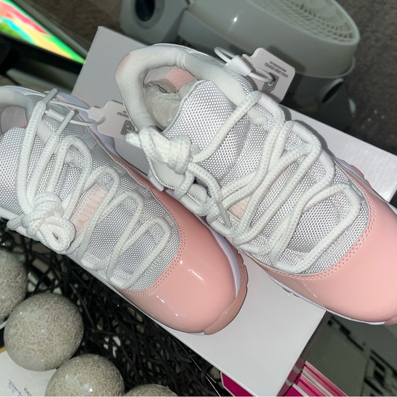 Sneakers/Kicks - Picture 2 of 2